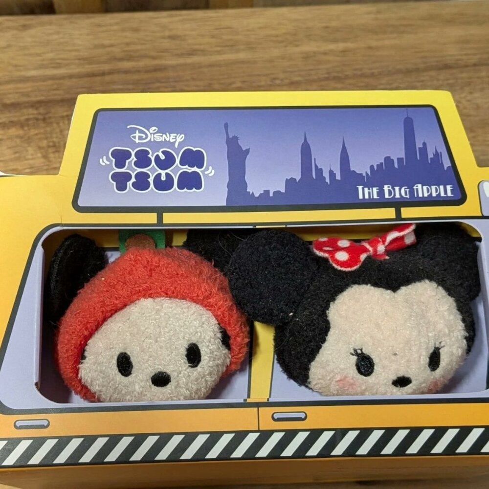 Disney Store The Big Apple Mickey and Minnie Mouse Tsum Tsum Mini 3.5" Plush Set